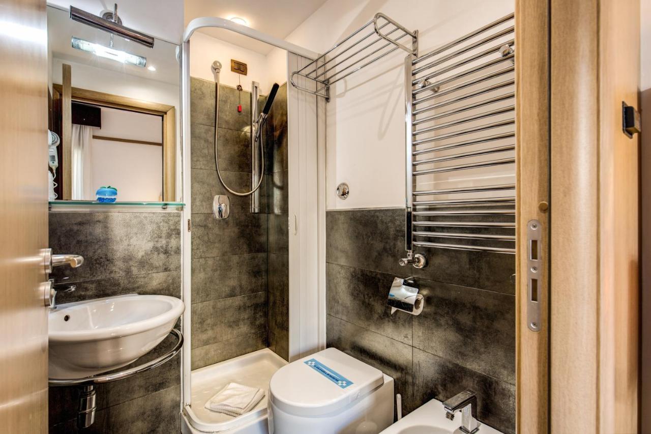 Standard Double or Twin Room,967976254:JPEG